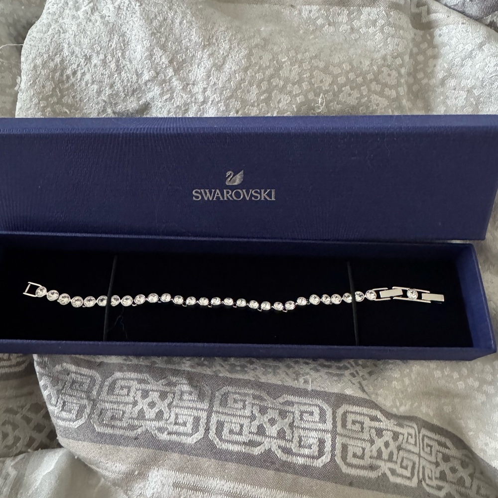 Swarovski Silver Crystal Bracelet Elegant Tennis Design